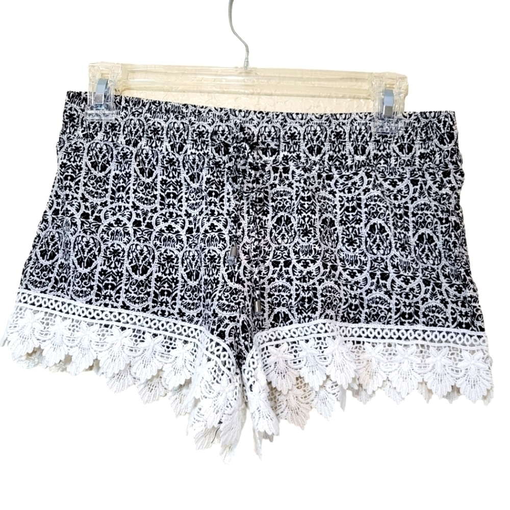 BREEZE Over Black and White Shorts With White Lace Size Medium